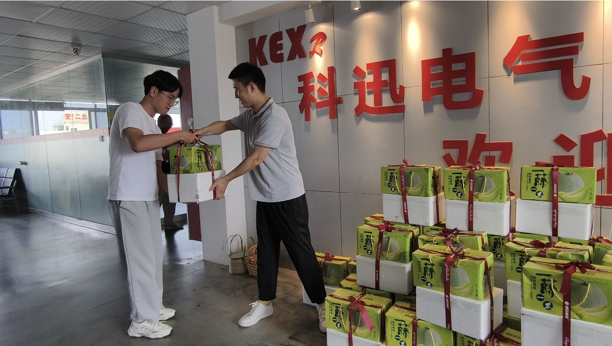 Kexun Electric Meraikan Festival Bot Naga & Menyampaikan Faedah Percutian Hangat kepada Semua Kakitangan
